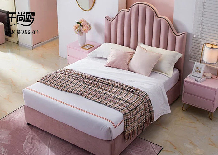 European Style Wave Shaped Bed , Modern Tufted Bed for Apartment